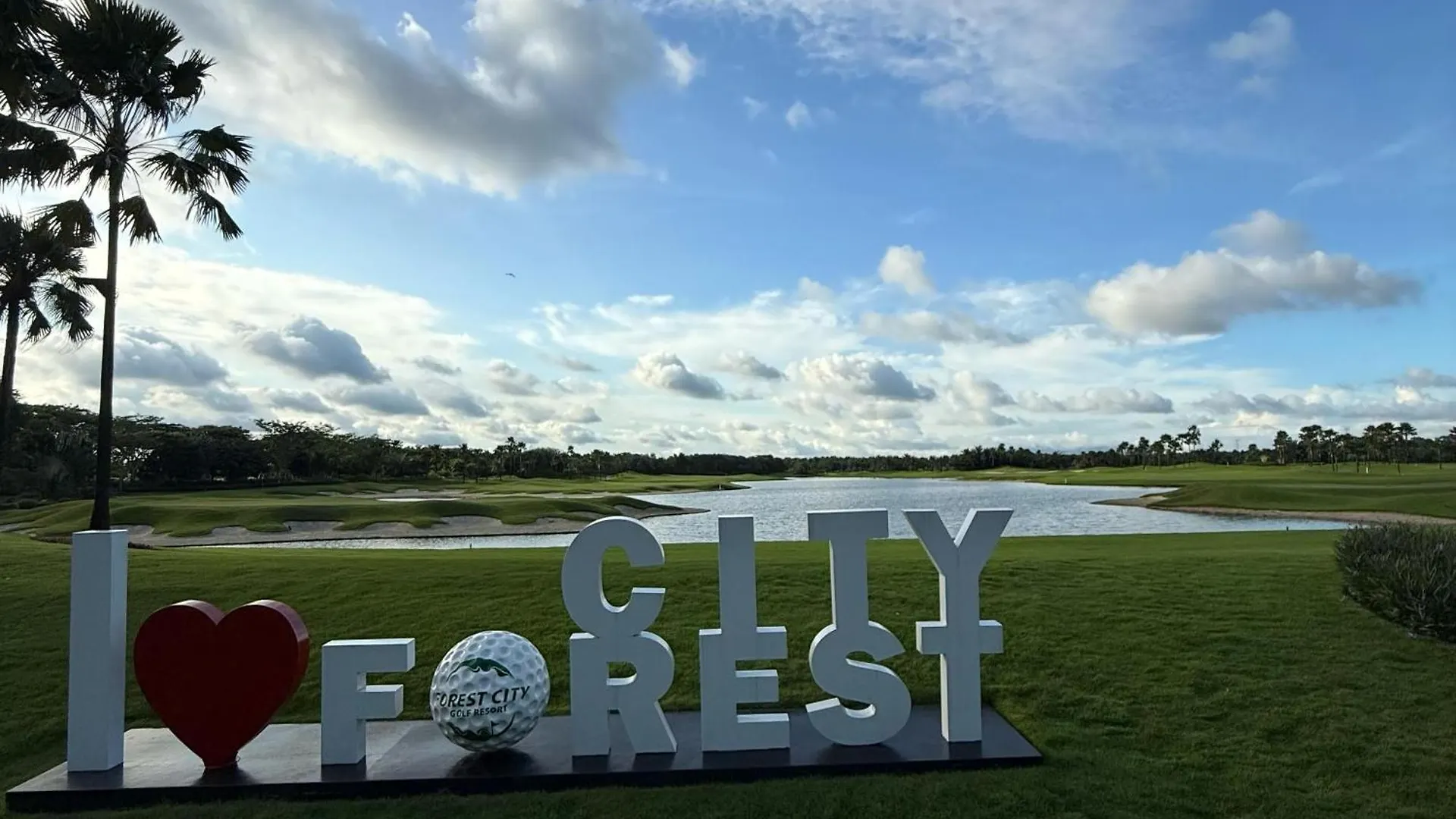 Villa In Forest City Golf Club Johor Bahru